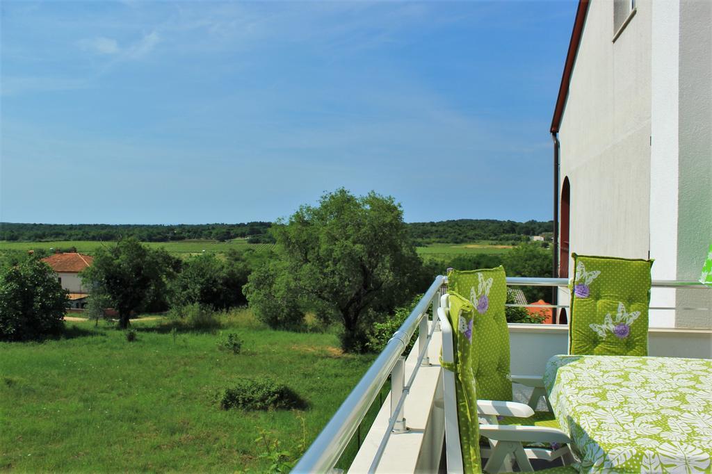 Apartment Eni โรวีน ภายนอก รูปภาพ